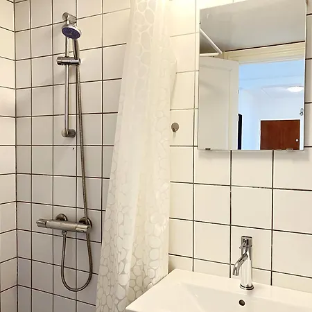 Lejlighed Two-bedroom Located On The Third Floor Of A Four-story Building In *
