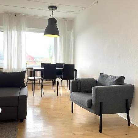 Two-bedroom Located On The Third Floor Of A Four-story Building In Lejlighed *