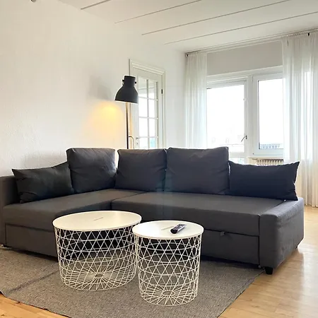 Lejlighed Two-bedroom Located On The Third Floor Of A Four-story Building In *