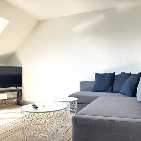Two-bedroom Located On The Third Floor Of A Four-story Building In Lejlighed *