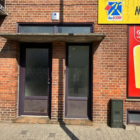 Appartement Two-bedroom Located On The Third Floor Of A Four-story Building In *